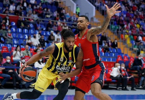Η Φενέρ σόκαρε την ΤΣΣΚΑ στην Μόσχα (91-82)
