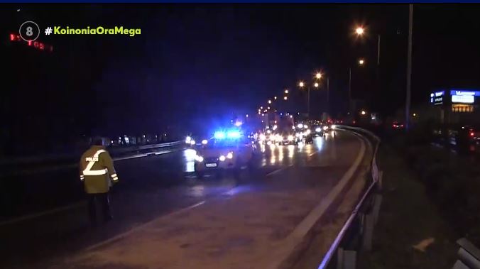 Ανατροπή νταλίκας στον Κηφισό – Απεγκλωβίστηκε ο οδηγός