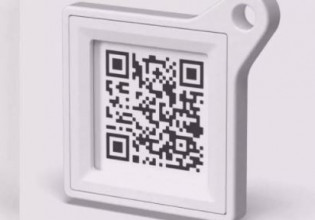 Κοροναϊός – Πιστοποιητικό εμβολιασμού σε μπρελόκ έφτιαξαν τρεις νέοι από τη Θεσσαλονίκη