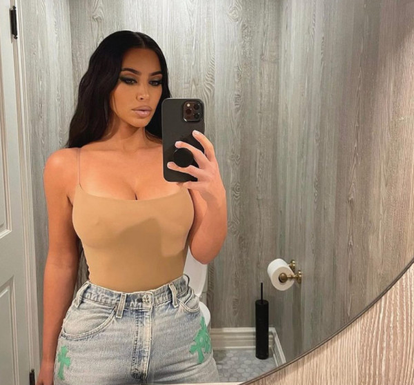 Κιμ Καρντάσιαν και Pete Davinson – Μαζί στο Saturday Night Live μαζί και στην ζωή;