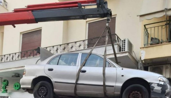 Δήμος Αθηναίων – Απομακρύνθηκαν 3.862 εγκαταλελειμμένα οχήματα και δίκυκλα