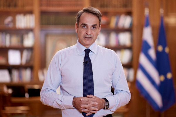 Mitsotakis announces partial lockdown on unvaccinated, tougher enforcement in ‘pandemic of the unvaccinated’