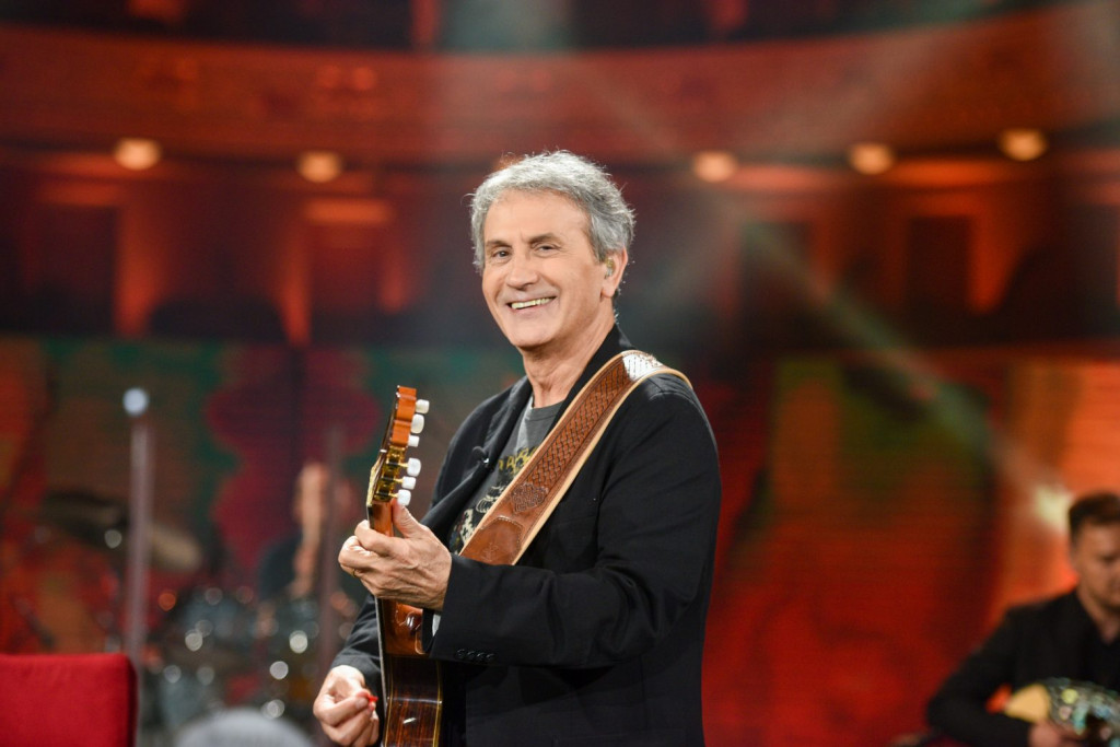 «Σπίτι με το MEGA» – Δείτε πριν την μετάδοση μια από τις κορυφαίες στιγμές του Γιώργου Νταλάρα