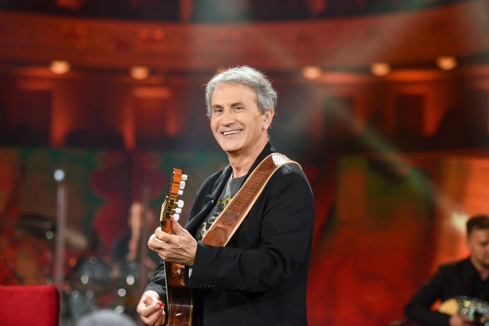 «Σπίτι με το MEGA» – Δείτε πριν την μετάδοση μια από τις κορυφαίες στιγμές του Γιώργου Νταλάρα