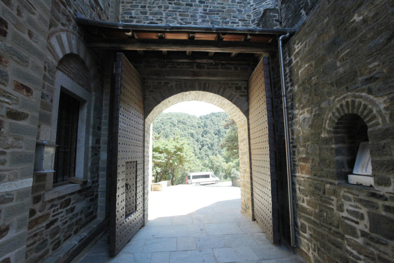 Άγιο Όρος – «Βράζει» από τον κοροναϊό – Πώς εξαπλώθηκε