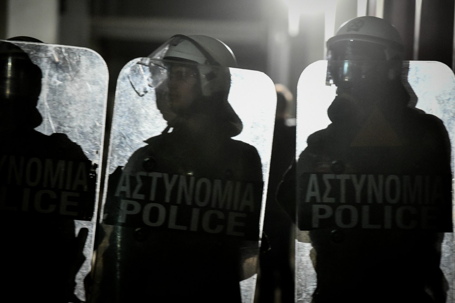 ΣΥΡΙΖΑ - «Καρφιά» κατά Σκέρτσου για τη δήλωση με τους ανεμβολίαστους αστυνομικούς - «Συμφωνεί ο Μητσοτάκης;»