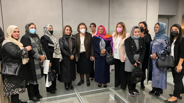 Μενδώνη – Στο Μουσείο της Ακρόπολης γυναίκες από το Αφγανιστάν – Τις υποδέχτηκε η υπουργός Πολιτισμού