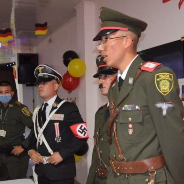 Κολομβία – Σπουδαστές αστυνομικής σχολής ντύθηκαν Ες-Ες για να «τιμήσουν» τη Γερμανία – Ο πρόεδρος ζήτησε δημοσίως συγγνώμη