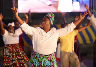 Μπαρμπέιντος – Προεδρευόμενη κοινοβουλευτική δημοκρατία από σήμερα στο νησί – Αποκήρυξαν τη βασίλισσα Ελισάβετ