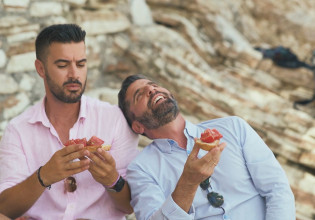 Fishy – Ο Γιάννης Τσιμιτσέλης με τον Θανάση Βισκαδουράκη θα βγάλουν… λαβράκια στην νέα εκπομπή