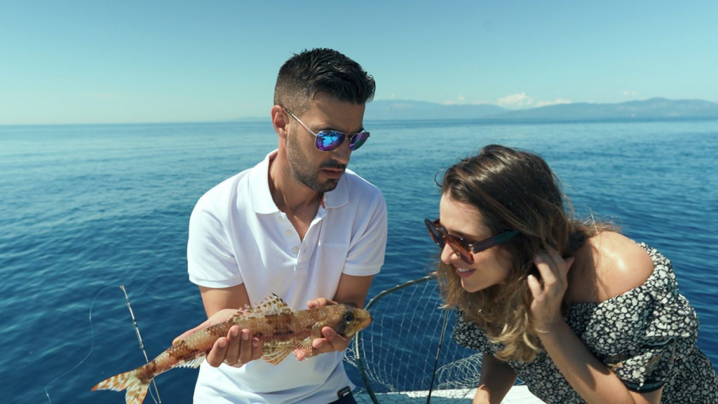 Fishy – Ο Γιάννης Τσιμιτσέλης και η Βασιλική Τρουφάκου ψαρεύουν στα ανοιχτά της Λευκάδας
