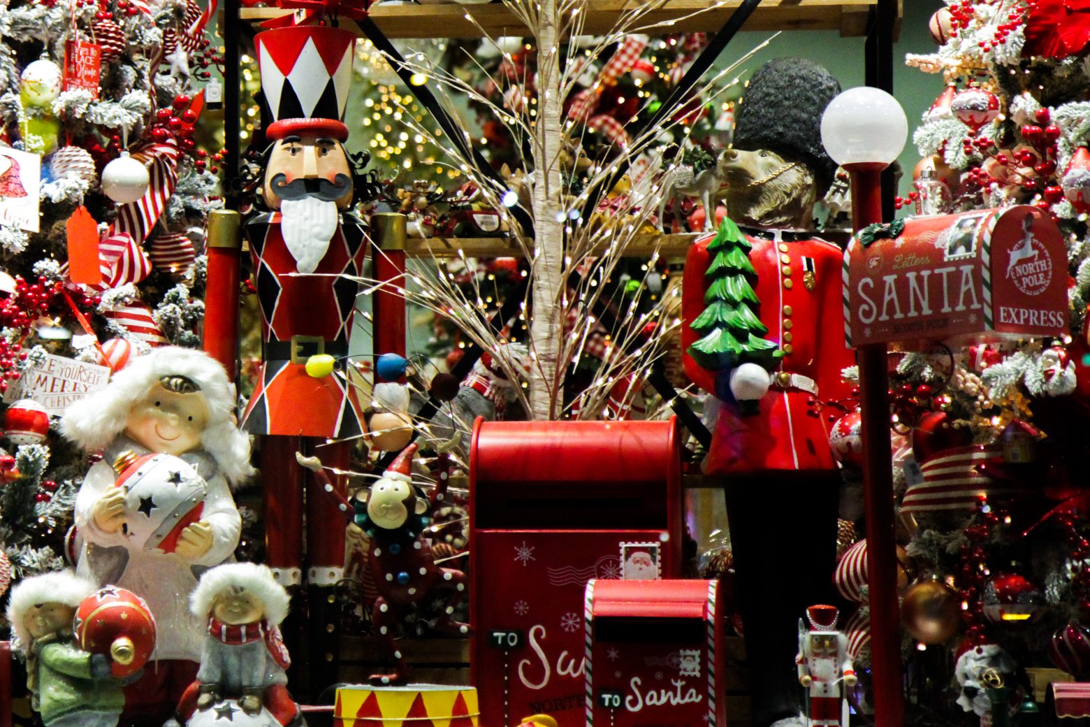 Φόβοι & ελλείψεις στην Χριστουγεννιάτικη αγορά - «Εγκλωβισμένα» στα λιμάνια τα εμπορεύματα