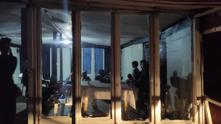 Όταν ο τόπος δεν σε χωράει ούτε νεκρό – Η περιθωριοποίηση των Ρομά, οι βασικές ανάγκες που αγνοούνται και μια ψυχή που δεν ηρέμησε ποτέ