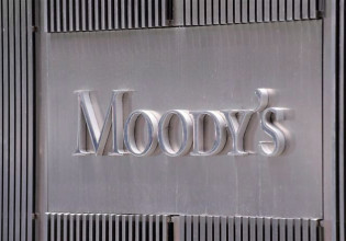 Moody’s – Ανάκαμψη και σταθερές προοπτικές «βλέπει» ο οίκος για το 2022