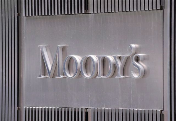 Moody’s – Ανάκαμψη και σταθερές προοπτικές «βλέπει» ο οίκος για το 2022