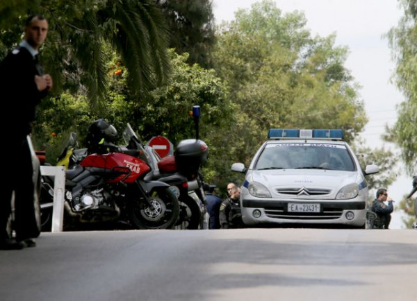 Θεσσαλονίκη – 15χρονος σημάδεψε με πιστόλι αστυνομικούς