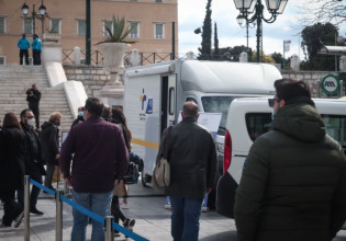 Κοροναϊός – «Βράζει» με 902 κρούσματα η Αττική – Πού εντοπίζονται ανά τομέα