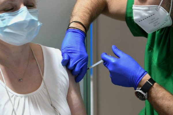 Εμβολιασμός – Μάριος Θεμιστοκλέους – Παραμένει η σύσταση για εμβολιασμό με αναμνηστική δόση στους έξι μήνες