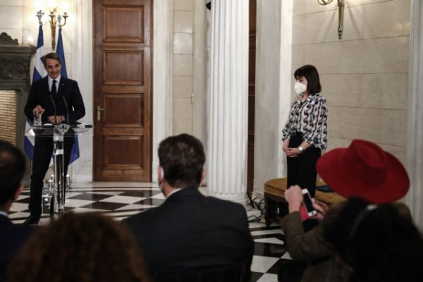 Μητσοτάκης – Πώς απάντησε στην προβοκατόρικη ερώτηση ολλανδής δημοσιογράφου για το προσφυγικό