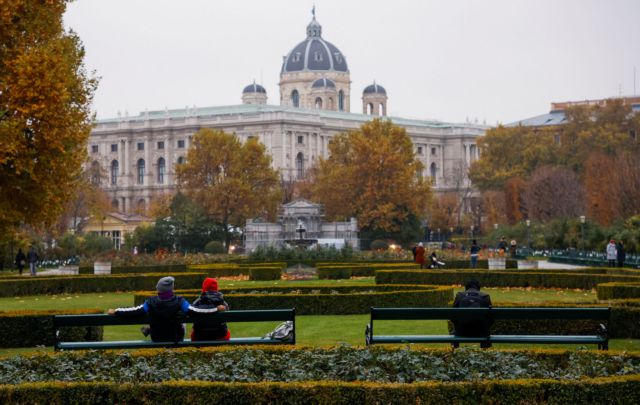 Κοροναϊός - Απαγόρευση κυκλοφορίας για τους ανεμβολίαστους στην Αυστρία - Σε ποιες άλλες χώρες στην Ευρώπη λαμβάνονται αντίστοιχα μέτρα