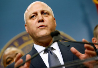 ΗΠΑ – O Μπάιντεν όρισε τον πρώην δήμαρχο Νέας Ορλεάνης ειδικό σύμβουλο για τις επενδύσεις