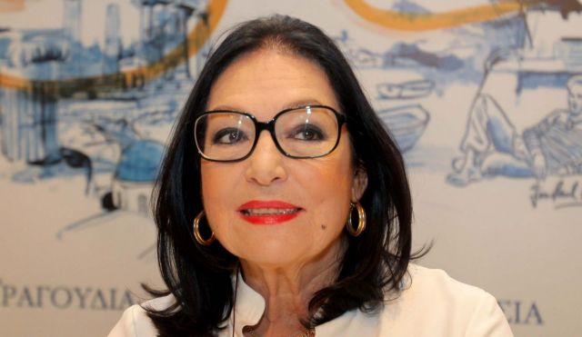 Νάνα Μούσχουρη – Συγκινεί με την περιπέτειά της με τον κοροναϊό – Οι γιατροί και οι νοσηλευτές είναι οι ήρωές μας