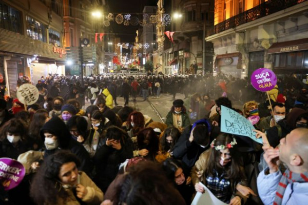 Τουρκία – Διαδηλώσεις γυναικών ενάντια στην έμφυλη βία – Ένταση και χημικά