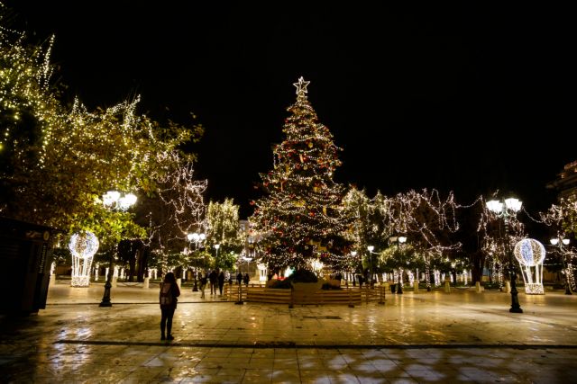Κοροναϊός - Το σχέδιο για Χριστούγεννα υπό τη σκιά της Όμικρον - Μαζικά self test με ανοιχτή την οικονομία