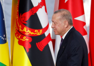 Αποκαλυπτικό βίντεο για τον Ερντογάν – Με δυσκολία σέρνει τα πόδια του…