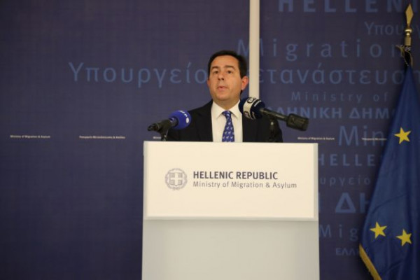 Συνέντευξη Τύπου Μηταράκη – Αγκουιλάρ – Τι δήλωσαν για τις επαναπροωθήσεις και την ευρωπαϊκή μεταναστευτική πολιτική