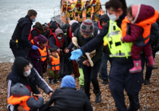 Γαλλία – Δεν θα αφήσουμε τη Μάγχη να γίνει νεκροταφείο, λέει ο Μακρόν