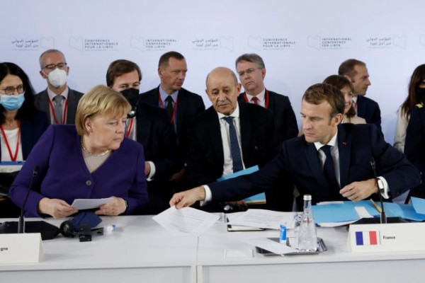 Μεταναστευτικό – Να ασκήσει πίεση στη Λευκορωσία ζητεί το Παρίσι από τη Μόσχα