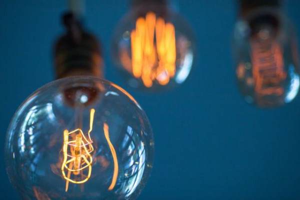 Σκρέκας – Επιδότηση 39 ευρώ ανά λογαριασμό για ένα δίμηνο