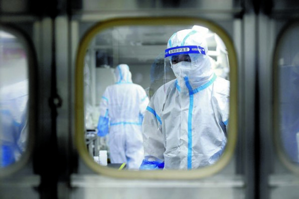 Μετάλλαξη Όμικρον – «Περιμένουμε με κομμένη την ανάσα στοιχεία», λέει η Λινού – Τι φοβούνται οι ειδικοί