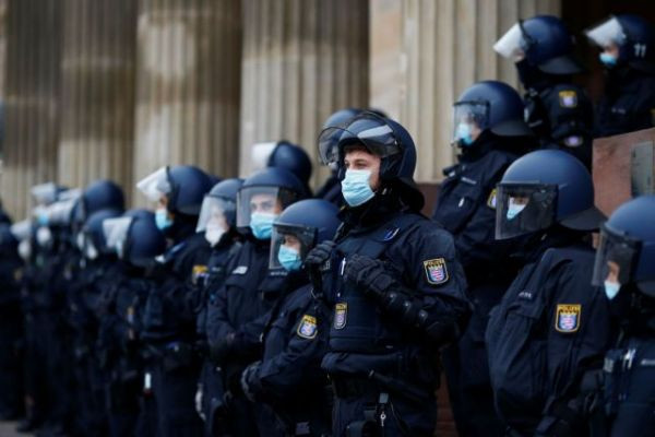 Ευρώπη – Διαδηλώσεις και σοβαρά επεισόδια για τα νέα περιοριστικά μέτρα κατά του κοροναϊού