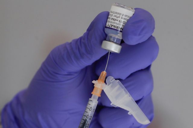 Εμβόλια – Καταγγελία για αισχροκέρδεια των Pfizer, BioNTech και Moderna ενώ ο μισός πλανήτης παραμένει ανεμβολίαστος