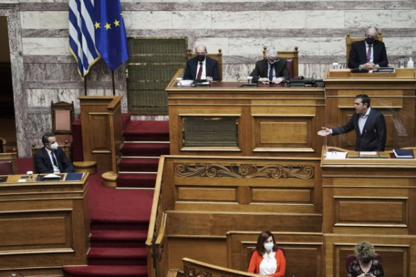 Διάγγελμα Μητσοτάκη για Χριστούγεννα δύο ταχυτήτων – Σύγκρουση κορυφής με Τσίπρα