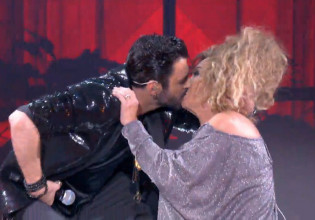 J2US – «Πάγωσε» η Ελένη Δήμου – Ο Μαρίνος Κόνσολος τη φίλησε στο στόμα