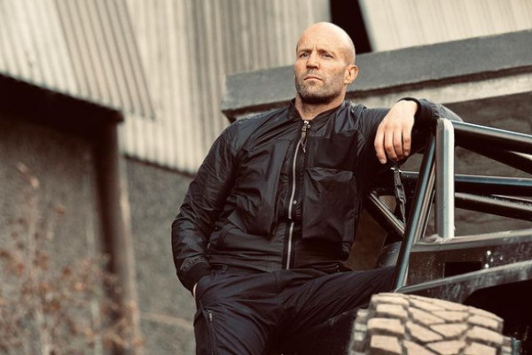 Jason Statham – Θαυμάστριά του τον βλέπει στη Θεσσαλονίκη και παραληρεί – «Θέλω να πεθάνω, να πέσω κάτω»
