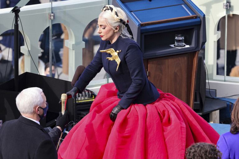 Αποκάλυψη από την Lady Gaga – Φορούσε φόρεμα στην ορκωμοσία Μπάιντεν