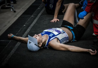 Μαραθώνιος 2021 – 1.500 δρομείς χρειάστηκαν πρώτες βοήθειες – 11 περιστατικά στο νοσοκομείο