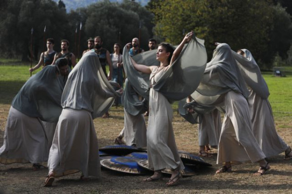 Αυθεντικός Μαραθώνιος της Αθήνας – Καρέ καρέ η τελετή έναρξης με το εντυπωσιακό δρώμενο