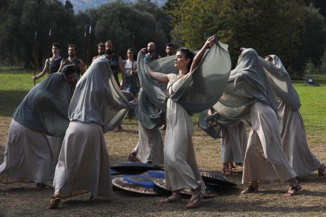 Αυθεντικός Μαραθώνιος της Αθήνας – Καρέ καρέ η τελετή έναρξης με το εντυπωσιακό δρώμενο
