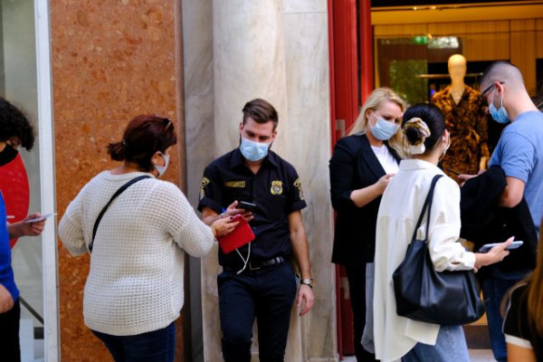 Κοροναϊός – Η ημερομηνία ορόσημο που θα κρίνει νέους περιορισμούς στους ανεμβολίαστους – Στόχος οι εμβολιασμοί 60αρηδων