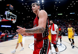 Χειρουργείο για τον Ντίνο Μήτογλου