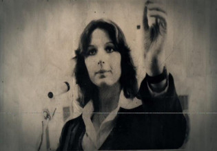 Πολυτεχνείο – Το «κορίτσι με τη σφαίρα» αφηγείται την ιστορία της και συγκλονίζει