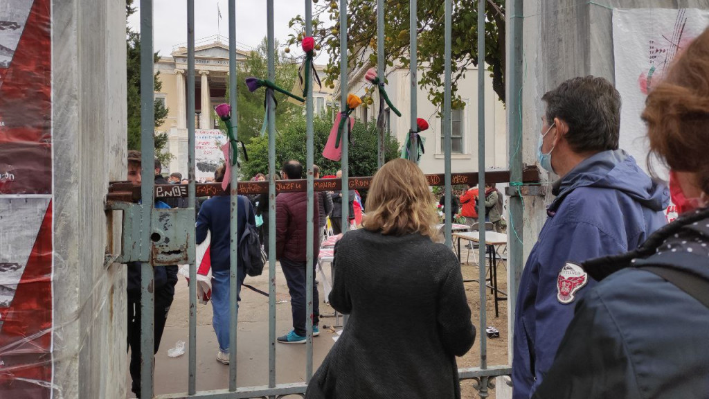 Πολυτεχνείο – Έσπασαν την κάμερα του συνεργείου του MEGA