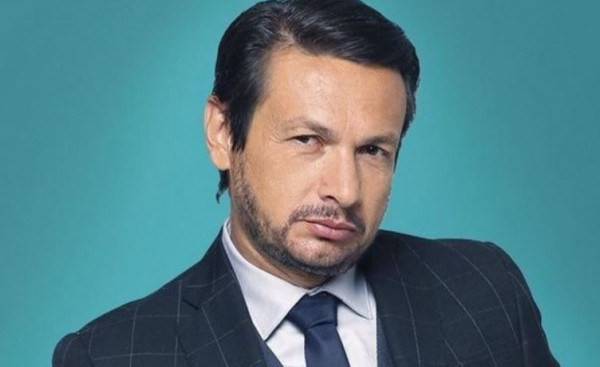 Σταύρος Νικολαΐδης – Έχω κλάψει στην αγκαλιά της γυναίκας μου λόγω κακοποιητικής συμπεριφοράς στο θέατρο