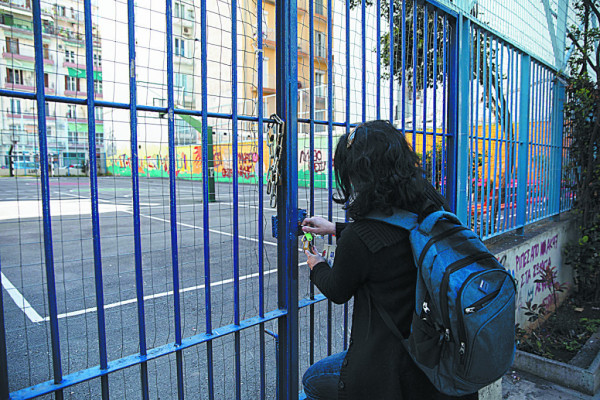 Κεραμέως – Καμία αναστολή της διά ζώσης λειτουργίας των σχολείων – Κλειστά έξι στα 80.000 τμήματα