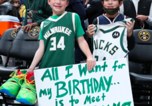 Απίστευτη κίνηση από τον Γιάννη που έδωσε χαρά σε μικρούς θαυμαστές του